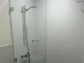 V Hotel 3*