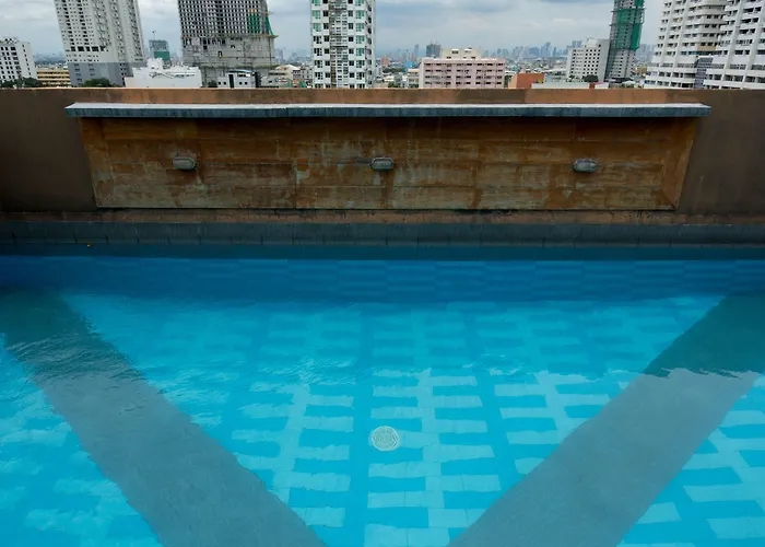 V Hotel Manille