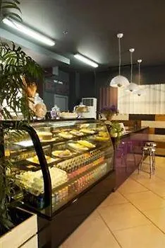V Hotel 3*